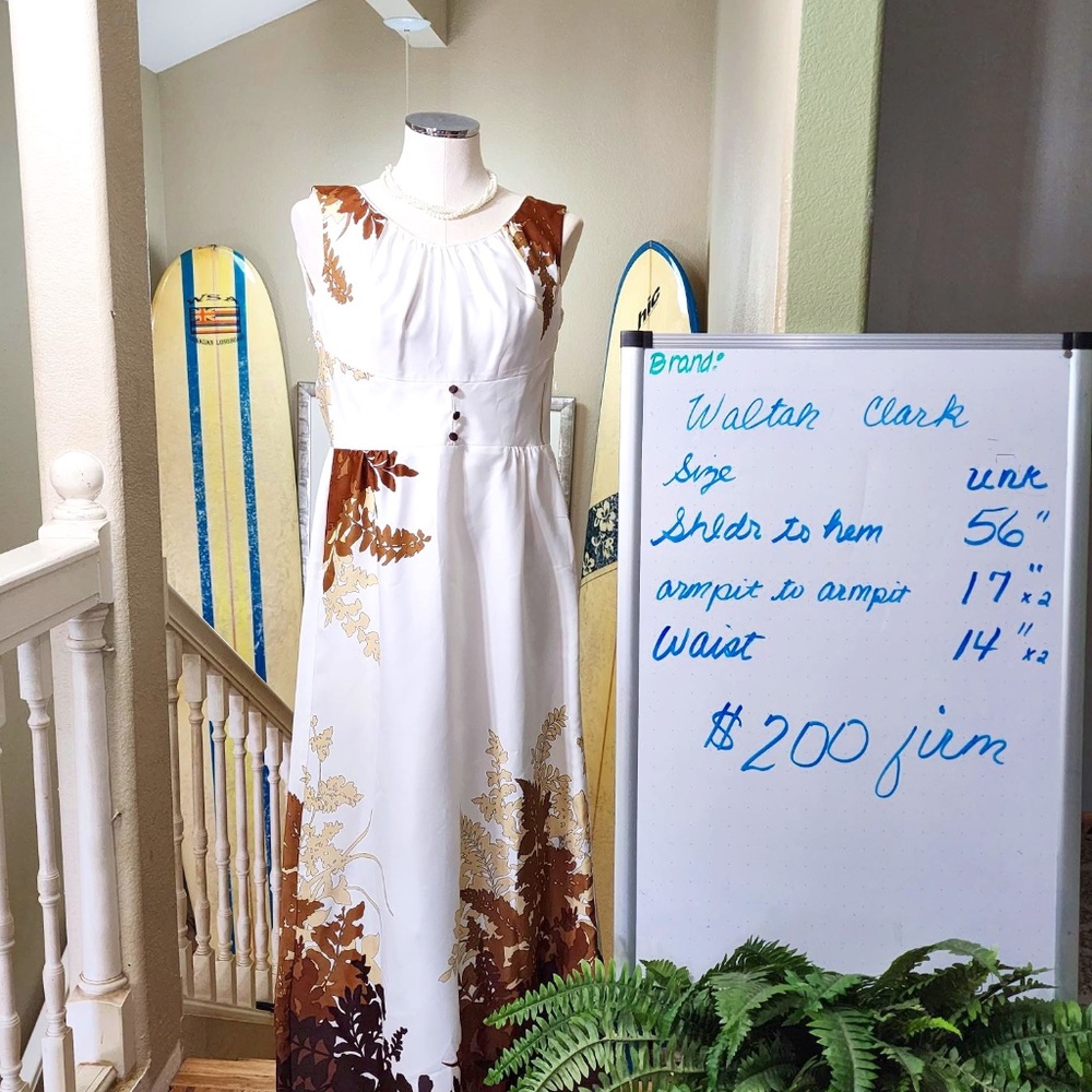 60s/70's Vintage White Floral Waltah Clark Muumuu Boho Chic Retro Mod Dress